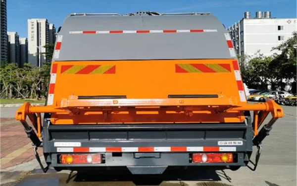 Electric Compressed Garbage Truck - Image 4