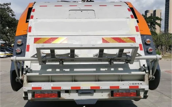 Electric Compressed Garbage Truck - Image 4