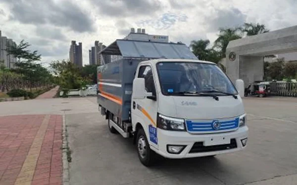 Electric Closed Bucket Garbage Truck - Image 2
